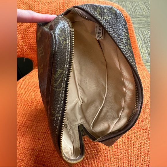 WOW Poshmark Authentic Louis Vuitton Case - Picture 12 of 16
